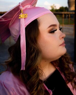 Honey Boo Boo Instagram - Grad pictures pt.2 🥹! I have less than 30 days until I graduate. I am so proud of myself and how far I have become there were points that I didn’t even think I would make it this far but I made it. 🎓