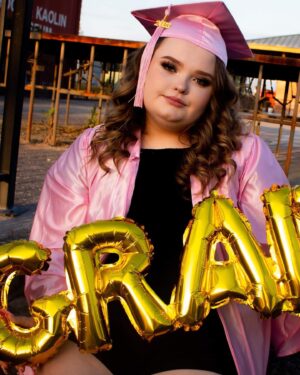Honey Boo Boo Instagram - Grad pictures pt.2 🥹! I have less than 30 days until I graduate. I am so proud of myself and how far I have become there were points that I didn’t even think I would make it this far but I made it. 🎓