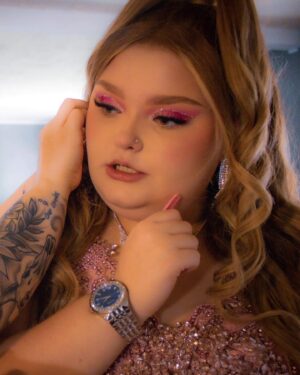 Honey Boo Boo Instagram - pronouns are SHE, sorry i couldn’t be her 💅🏼