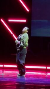 Honey J Instagram - #HoneyJ 🎵 Nao - Antidote You make me see things differently You make me feel things differently I feel you deeper, deep in me I feel your energy Cause You’re my antidote 사랑 노래로만 들렸을 이 노래가 지금은 러브에게 하고 싶은 말들이 되었어. 꼭 한번 가사와 뮤비를 찾아보시길❤️ 사실 져지쇼를 생략할 예정이었지만 러브와 함께 춤을 추고 싶은 욕심이 생겨서 갑자기 하게 된 져지쇼. 한참 안에서 자고있는거 같더니 무대 올라가기 직전에 깨어 이리저리 움직이는 러브의 태동을 느끼며 무대를 시작했다. 혼자가 아니란 생각에 울컥하기도 하고 행복하기도 했어. 소중한 무대를 설 수 있게 해준 모든 기회에 감사를 드립니다🫶🏻 나중에 고화질로 다시 뜰테지만, 오늘 이 벅찬 마음을 남기고 싶어서 팬분이 찍어주신 영상을 따끈따끈하게 올려봄^.~ 굿밤🌙💕