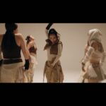 Honey J Instagram - [2024 HOLYBANG PROJECT FILM｜By Honey J] Full ver. in youtube 본 퍼포먼스는 듄 파트 2 내한 레드 카펫 행사 오프닝 무대 중 일부입니다. This performance is part of the ‘Dune: Part Two’ press tour red carpet event in Korea. Performance Director｜Honey J Dancers｜HONEY J, EEVEE, TARO, JANE, MULL, LO-A Video Director｜AHN JIHOON Producer｜JEON HANSAEM 1st AD｜KIM JUNGGEUN 2st AD｜JO CHULHO Edit｜JUNG DAYOUNG Lighting Director｜KIM DONGHWAN 2nd｜HAN DONGJUN, HAN DONGGI 3rd｜KIM DONGGYU, KIM JOONGI, PARK YON #홀리뱅 #holybang #허니제이 #이븨 #타로 #제인 #뮬 #로아