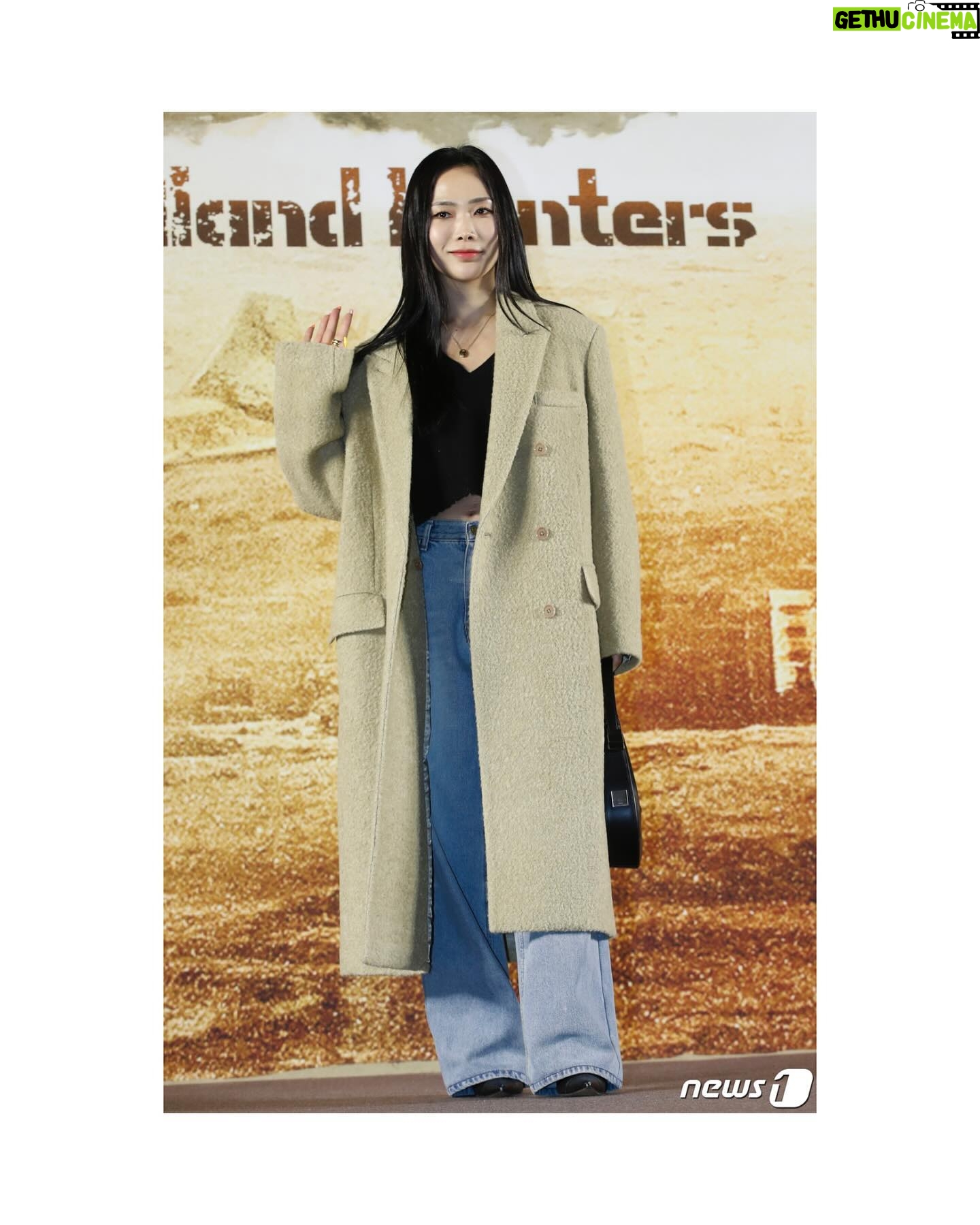 Honey J Instagram - #황야 #VIP시사회 #넷플릭스 예쁘게 찍어주셔서 감사해요❤️ 넘 재밌게 잘 봤습니다>_< 꼭 보세요!!!!!!!!
