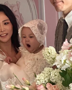 Honey J Instagram - 러브의 첫번째 생일✨🎂
우리 러브는 무엇을 잡았을까요?🙄
더 많은 러브 사진은 추후에 러브 계정으로 업로드 할게요

이름처럼 사랑 나눌 줄 아는,
사랑이 많은 아이로 잘 키울게요❤️
많은 사랑 주셔서 감사합니다🙇🏻‍♀️