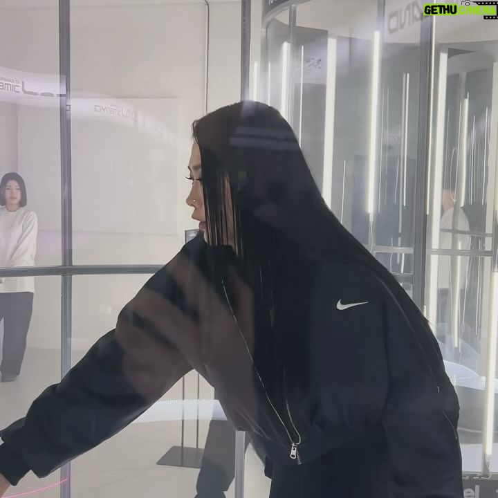 Honey J Instagram - #AirMaxDn 혼자 놀기 좀 아쉬웠다 그래도 알차게 놀다옴💜