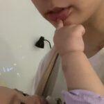 Honey J Instagram - 요즘 러브 모음집 1. 아빠보고 엄마 2. 치명적인 강냉이( 아빠) 3. 성수 데이트룩 4. 빨리먹고 이모들이랑 놀아야함 5. 세상 편한 밀로티 6. 엄마 나 끙아 다해떠염 7. K-욕조의 맛 8. 베이직 리듬 1단계 9. 자 이제 틀어봐 10. 이건 입술이야 부리야?