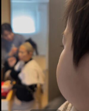 Hong Hyun-hee Instagram - #부모는아이의거울 
근데 나 무슨촬영 하길래 🤪🤪🤪🤪🤪🤪🤪
😝 그래서 
아침 저녁 책을 열심히 읽고있습니다만..........