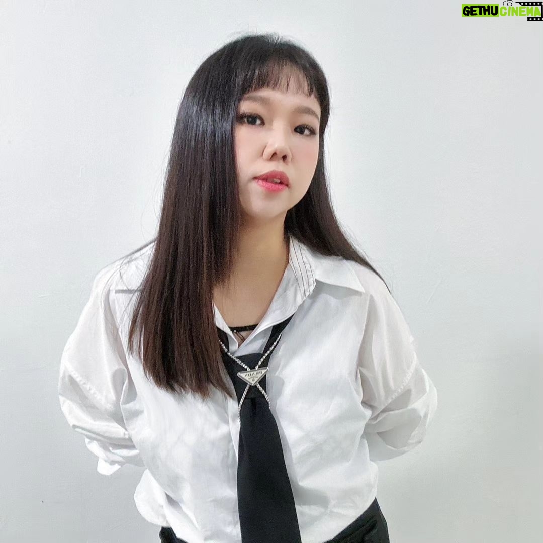 Hong Hyun-hee Instagram - #2023더팩트뮤직어워즈 덕분에 데이뚜 🤪