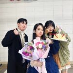 Hong Hyun-hee Instagram – @sooo0__0 정말 한땀한땀 세상에 한벌뿐인 드레스 
힐 보단 운동화 ~혀니스타일 ♡ 
김실장님 2024년에 더더더 대박납시다 언니가 잘할께😍
상워니 안본부장님도 감사🤩
2023년 모두들 감사했습니다.😍 마무리 잘하자 으짜
@aluu_minseon 
@aluu_hanhyunjae85 
예쁘게 꾸며 주셔서 감사해윱😁