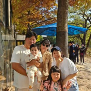 Hong Hyun-hee Instagram - 이쓴씨랑 함께한거같기도 하고 , 아닌거같기도한 #가족여행
역시 이쓴씨는 썬글이 참 잘어울...앗 ㅋㅋㅋㅋㅋㅋㅋㅋㅋ