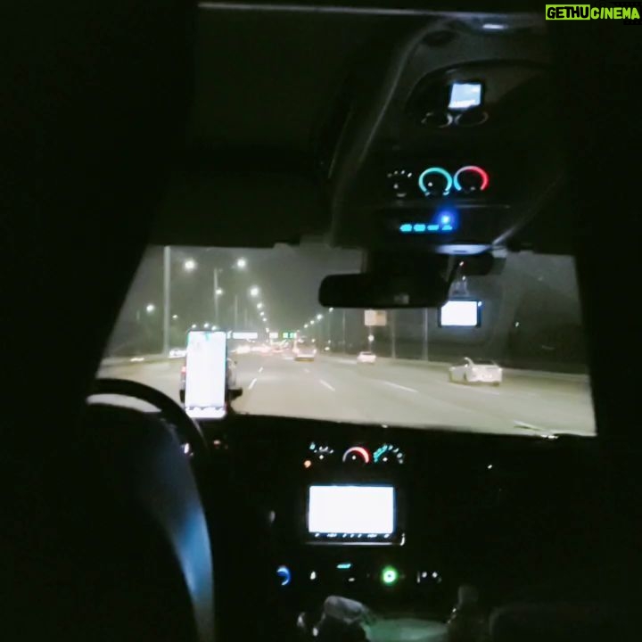 Hong Jin-young Instagram - 지금막 녹화끝나고 퇴근하는길^^ 오늘하루도 여러분모두 #수고많으셨어요 홍진영이 부릅니다 #산다는건 🥰