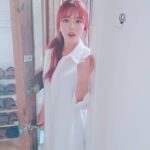 Hong Jin-young Instagram - 촬영듕3 11월2일 새앨범으로 컴백합니다아앙~~~♡ #둑흔 #D-21 #커밍쑨🙊
