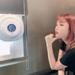 Hong Jin-young Instagram - #광고 #딱봐도광고 광고사진은 무심한듯 툭찍는거라고 누가그러던데 #이츠미ㅋㅋㅋ 요번에 사무실이랑 까페에 새롭게 설치한 #헤파람 청정기^^ 요게 외부 공기를 자동 환기장치가 필터링해줘서 #공기정화 를 해준다고 합니당^^ 특히 요즘같은날 그냥 창문 열기에는 미세먼지 때문에 조금 찝찝한느낌은 어쩔수없..^^ 근데 요 공기청정기는 창문을 안열고도 환기도 되구 정화도 된다고 하네요오옹 #득템쓰ㅋㅋ 제 카페 #원투앤티 에도 설치되어있으니 안심하시구 마니마니 놀러오세용♡ #환기청정기 #공기청정기 #헤파람 설치하고 #휘파람 #룰라랄라^^