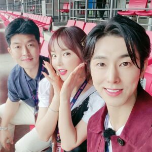 Hong Jin-young Instagram - 여러분~~♡오늘은 9시5분 sbs #미우새 보고오 10시50분엔 tvn #서울촌놈 같이봐요오오 함께즐겨요 #텔레비전 ㅋㅋㅋ