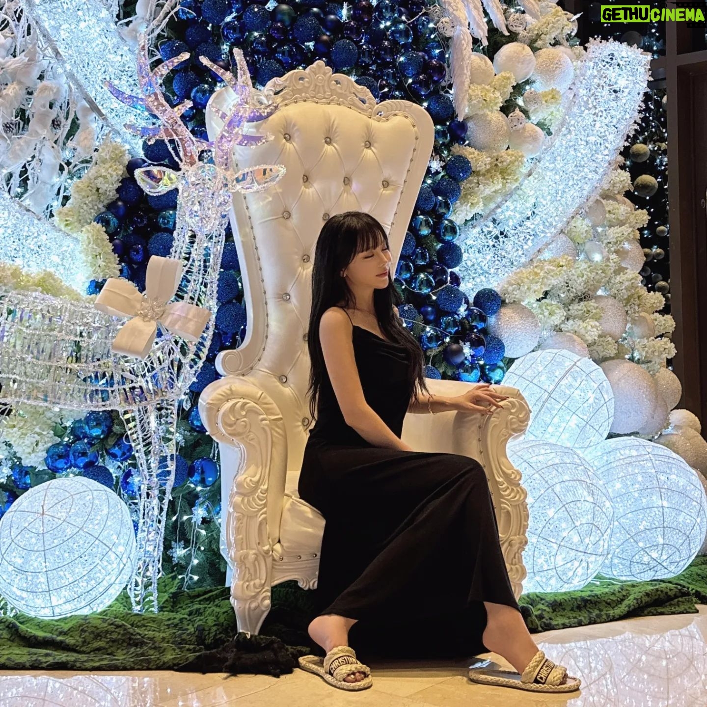 Hong Jin-young Instagram - 몇주전 괌갔을때 미리찍어본 메리크리스마스♡