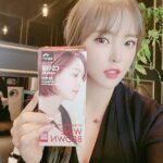 Hong Jin-young Instagram - #완전광고 #광고겸소소한쌈바홍갑툭튀이벤트 좀 길긴한데 끝까지 읽어주세용~^^ 올가을컬러는 너로정했다 #와인브라운 #꽃을든남자 에서 #염색약 받았는데 딱 가을컬러여서 이번머리컬러 정하는데 너무쉬워버렸죠?저는 샵에서 염색하니까 솔직히 염색약 필요없어요 근데 #새치염색약 으로 딱이라니까 잠시 #염색약추천 해볼께요 그리고 이글은 #광고글 맞아서 광고주님이 원하시는 해시태그 폭탄한번 갈께요? 해시태그 나혼자서 H&A #해시태그앤드엔서 #대놓고광고 #앞광고 #셀프염색 #CS먹물프리미엄 이건먼지 저도모르겠는데 영어붙어서 왠지좋아보이구요 #염색약맛집 이랍니다 그건 써봐야알겠죠? #염색갈증 염색에도 갈증이나나요? 이건무슨 해시태그람 #먹물테라피 먹물은 오징어 #인생염색 그래서 난 인생 광고사진 건지려고 염색약들고 수십장찍음 #염색약잘하는곳 저어릴때부터 있던 브랜드니까 아마 잘하시는건 당연하겠져 아니 잘하셔야합니다 #미용실염색 제가 다니는 샵에선 안쓰는거같아여 분발해주세여 #hairstyle my Instagram style #광고끝 아참!!! 그리고 제가 총 세개 받았는데요 한개는 궁굼해서 새치필요한분에게 시험차 해드렸구요ㅋ꽃남에서 보내주신거 두개가 남았어요 #와인브라운 #모카브라운 이렇게 있어서 올영가서 열개정도 더사서 드릴랬는데 재고가 흑갈색 두개밖에 안남아서..못샀습니다ㅜ 그럼 받았던거 두개남았고 두개더샀으니깐 총 4개있어요~~^^ㅋㅋㅋ 염색이 필요하신분들 댓글주시면 보내드릴께요?ㅋㅋㅋㅋㅋㅋ 두개는 레알로 #내돈내산 #내산니줌 #잇힝♡