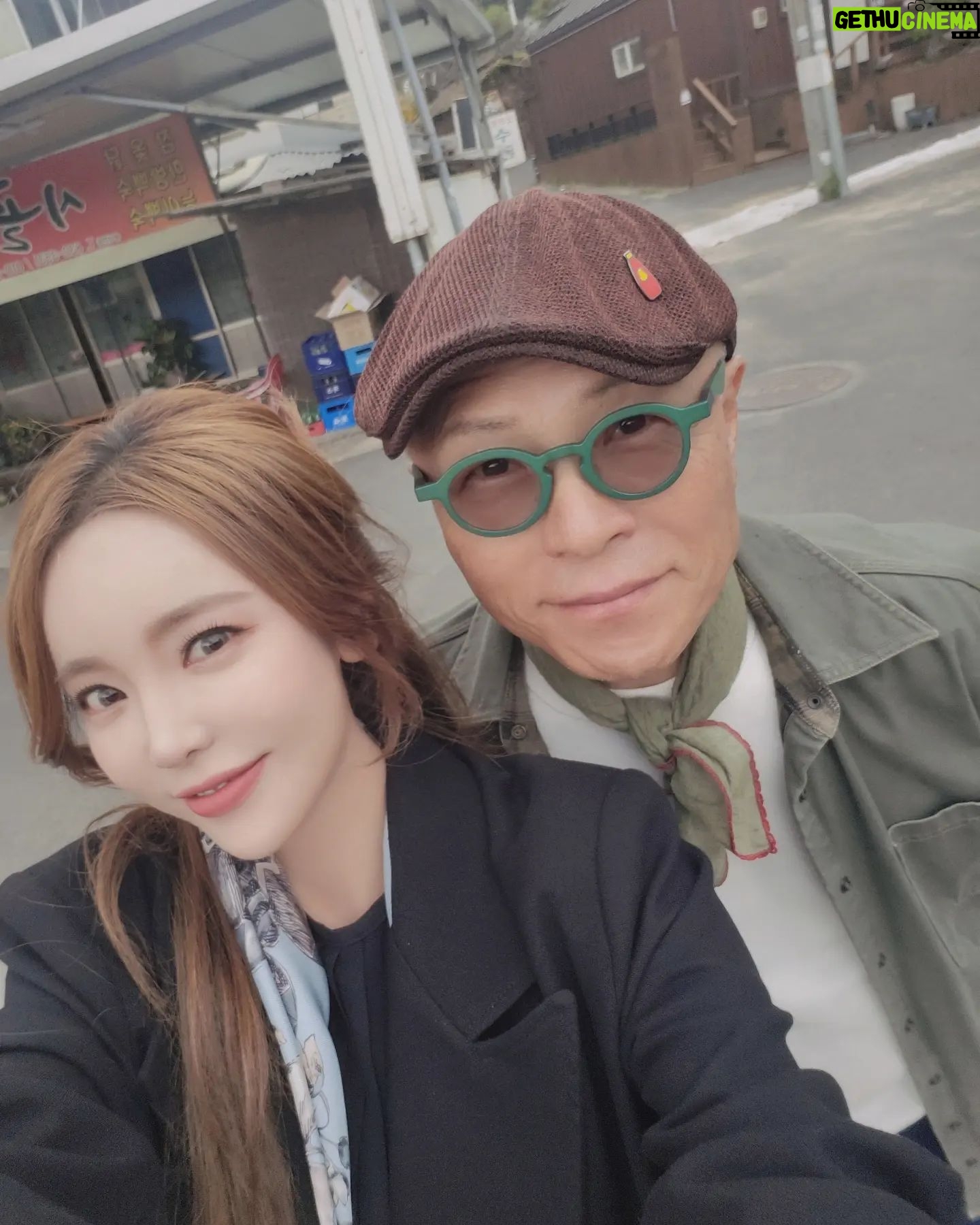 Hong Jin-young Instagram - 똑똑~~지금 #tv조선 식객 허영만 선생님과 백반기행 방송하고있네용^^ 이방송 끝나면 야식에 #술한잔해요 들으시는거 오때여?ㅋㅋ 깨알 홍보💕 좋은밤 보내세용!!🥰