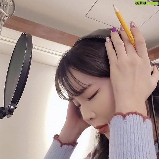 Hong Jin-young Instagram - 오늘 하루의 마무리는 #녹음실 라라라~~라라라라라라라~~🎶 모두들 행복한 주말 보내세요오~♡