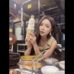 Hong Jin-young Instagram - 어제 제주 공연끝나고 흑돼지에 우도땅콩막걸리 #술못마시는1인 #달달하니음료수같아서 #홀짝홀짝마시다가 #잠한숨못자고새벽뱅기로서울행 #막걸리겁없이마시면이케됩니다ㅋ #인천계양구여러분반가웠어요오 #비마니맞으셨을텐데 #꼭따뜻하게하고주무세요♡