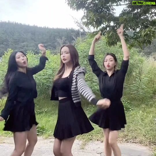 Hong Jin-young Instagram - 이제 오늘 마지막 공연하러 가즈아~~♡ 갑툭튀 이벤트 당첨자 발표는 내일!! 당첨자 발표 동시에 바로 이어서 이벤트 하나 더 갈께요오오^^ 모두들 행복한주말 보내세용😊