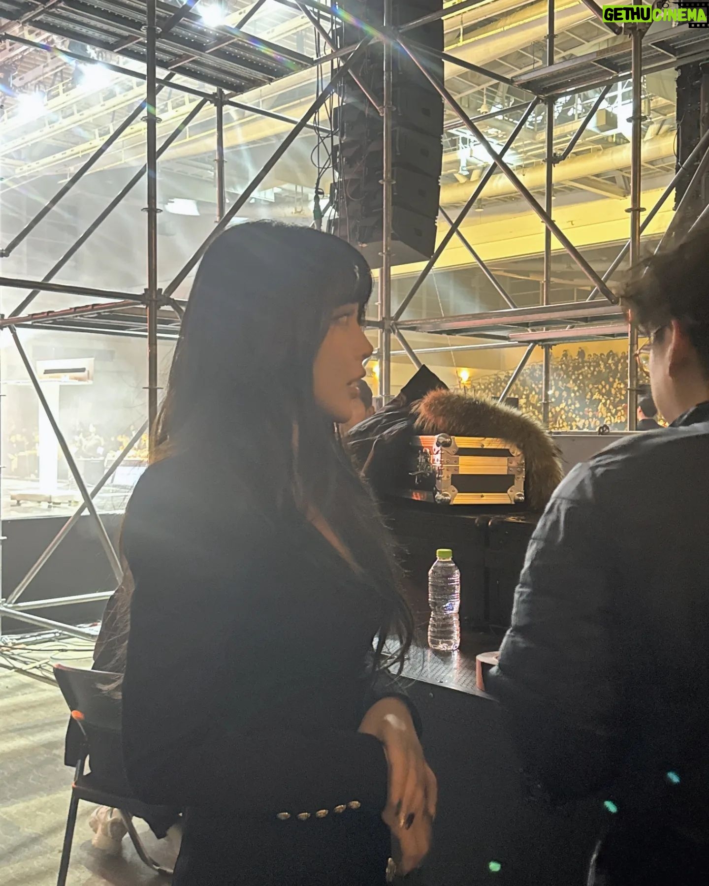 Hong Jin-young Instagram - 앞머리 숱이 점점 많아지는거 같은 그런 느낌적인 느낌 #모두들굿밤되세요💛