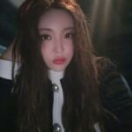 Hong Jin-young Instagram - 난 오늘도~이 비를 맞으며~🙃 #물미역샷 #모두들감기조심하세여 #굿나잇💕