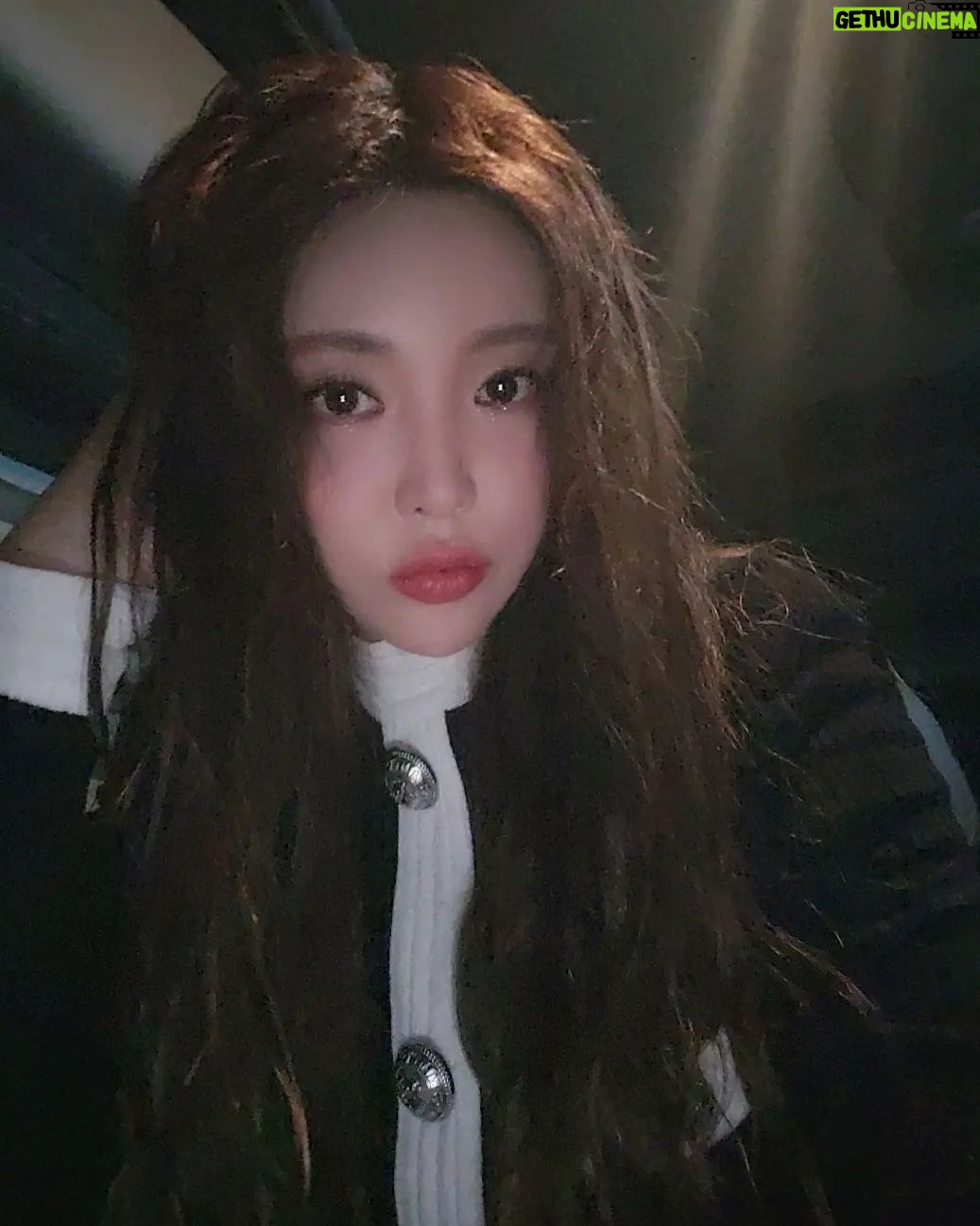 Hong Jin-young Instagram - 난 오늘도~이 비를 맞으며~🙃 #물미역샷 #모두들감기조심하세여 #굿나잇💕