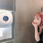 Hong Jin-young Instagram - #광고 #딱봐도광고 광고사진은 무심한듯 툭찍는거라고 누가그러던데 #이츠미ㅋㅋㅋ 요번에 사무실이랑 까페에 새롭게 설치한 #헤파람 청정기^^ 요게 외부 공기를 자동 환기장치가 필터링해줘서 #공기정화 를 해준다고 합니당^^ 특히 요즘같은날 그냥 창문 열기에는 미세먼지 때문에 조금 찝찝한느낌은 어쩔수없..^^ 근데 요 공기청정기는 창문을 안열고도 환기도 되구 정화도 된다고 하네요오옹 #득템쓰ㅋㅋ 제 카페 #원투앤티 에도 설치되어있으니 안심하시구 마니마니 놀러오세용♡ #환기청정기 #공기청정기 #헤파람 설치하고 #휘파람 #룰라랄라^^