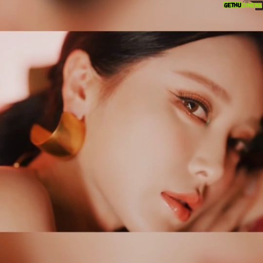 Hong Jin-young Instagram - Girl in the mirror #티져 12월 2일 6pm 👄
