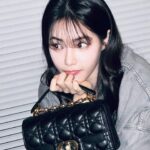Hong Su-zu Instagram - @Dior #광고 #Dior #DiorSS24 DIOR JOLIE BAG 🖤