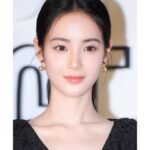 Hong Su-zu Instagram - 🙆🏻‍♀️🖤👗💍👠 @dior