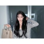 Hong Su-zu Instagram - @Dior #광고 #DiorBookTote #DiorCruise 🦋 New Dior Book Tote in Macrocannage Leather 🤍