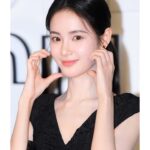 Hong Su-zu Instagram - 🙆🏻‍♀️🖤👗💍👠 @dior