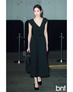 Hong Su-zu Instagram - 🙆🏻‍♀️🖤👗💍👠 @dior