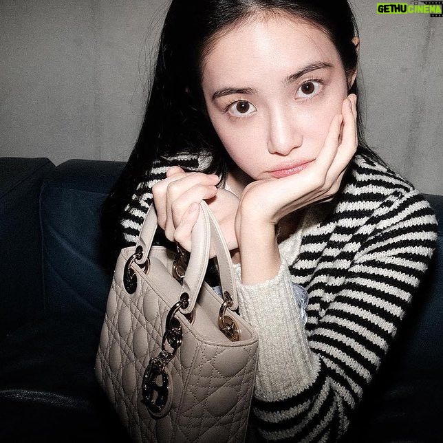 Hong Su-zu Instagram - ‘Lady Dior Celebration’ 전시가 9월 2일 선보입니다. @Dior #LadyDior #광고