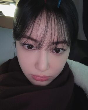 Hong Su-zu Instagram - 쪼끔 늦었지만 건강하고 행복한 2024년 보내시길!! 🙆🏻‍♀️🩷