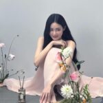 Hong Su-zu Instagram - 쪼끔 늦었지만 건강하고 행복한 2024년 보내시길!! 🙆🏻‍♀️🩷