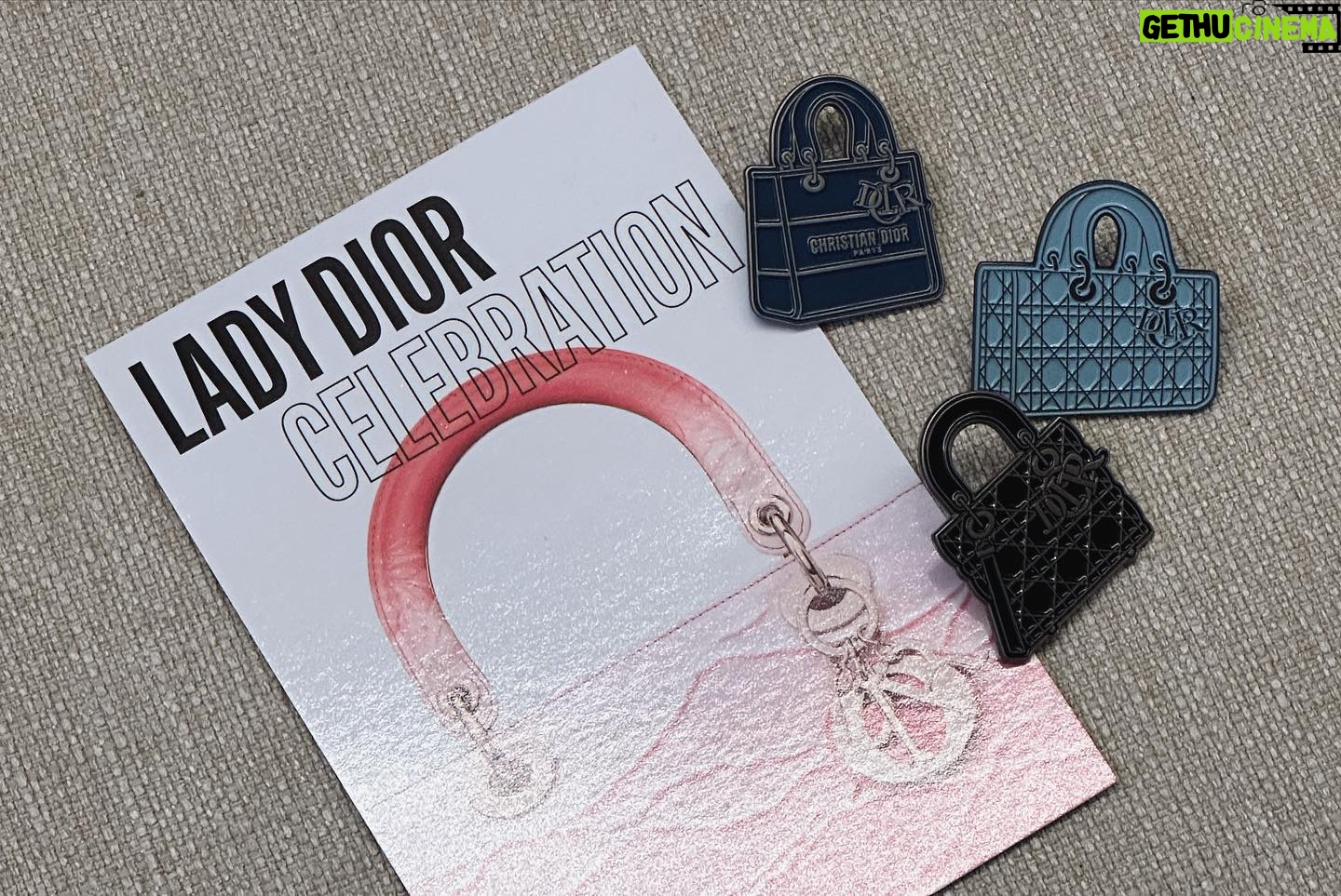 Hong Su-zu Instagram - ‘Lady Dior Celebration’ 전시가 9월 2일 선보입니다. @Dior #LadyDior #광고