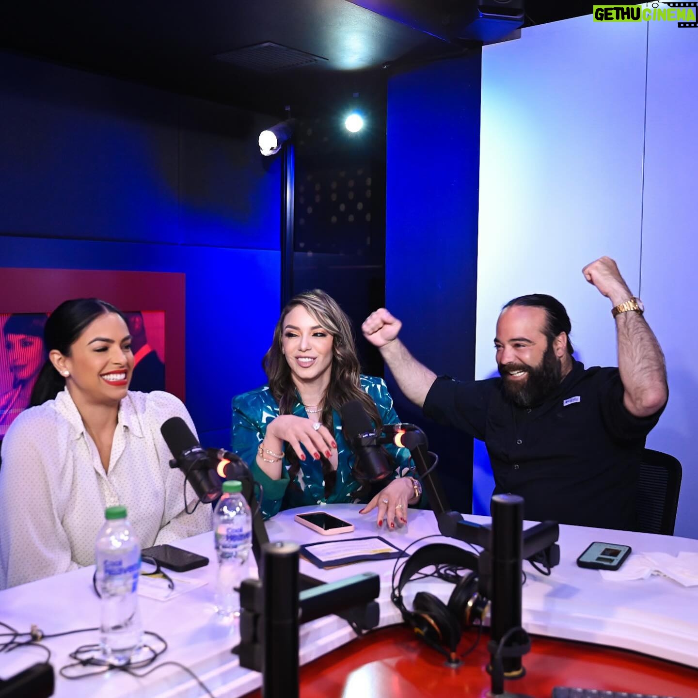Hony Estrella Instagram - Cero estrés en esta esquina @estonoesradioshow 😂