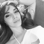 Hony Estrella Instagram - 👽🎬🎭 ✈️ alejarse del vulgar agobio de la rutina diaria.