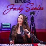 Hony Estrella Instagram - Buenos días. @hony_estrella el control que necesito en mi vida 😢 Sintoniza Alofoke.FM #EstoNoEsRadio