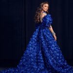 Hony Estrella Instagram - América entera hoy escucha mi voz… ¡llegó el momento que habían esperado 💥! 👗Diseño | @michellereynosord 💥 Estilismo | @pawlasoto ft @marlonhiraldo 💄 Maquillaje | @elismesa 💇🏼‍♀️ Peinado | @elvirasepulvedahair ✂️ Extensiones | @afrolatinard 📸 Fotografía | @pineboxvs - @Jorge.fsh 👨🏼‍CM | @duv.agency