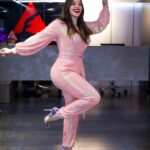 Hony Estrella Instagram – Un poco de luz y brillo nunca están demás 🥰🫶🏻 gracias @sandy.fashion.usa 🤓 #portandomemal