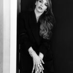 Hony Estrella Instagram - “La raíz de todo bien crece en la tierra de la gratitud” [Dalai Lama] ✨ 👗 Diseño | @MaisonValentino 💥 Estilismo | @pawlasoto 💄 Maquillaje | @elismesa 💇🏼‍♀️ Peinado | @joel.hair 👨🏼‍💻 | @duv.agency 📸 | @darecphoto