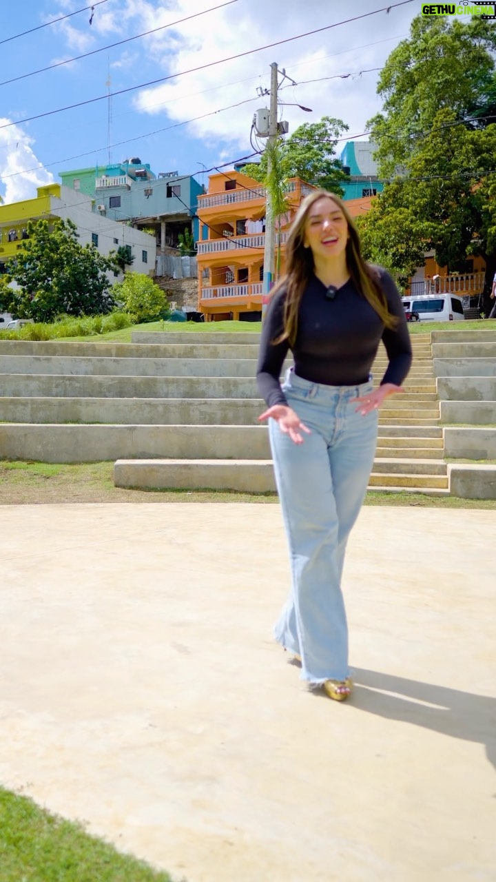 Hony Estrella Instagram - La espera ha terminado 🌿¡Cristo Park es una realidad!🪴🎭 Cristo Park es un espacio combinado con elementos ambientales y culturales como este magnífico anfiteatro para 300 personas, donde la comunidad podrá disfrutar de actividades de Teatro, Música y otras expresiones culturales . Gracias a @fellitosubervi @caasdrd por esta obra transformadora que impactará a toda la comunidad de Cristo Rey. #CristoParkFlorececonCAASD