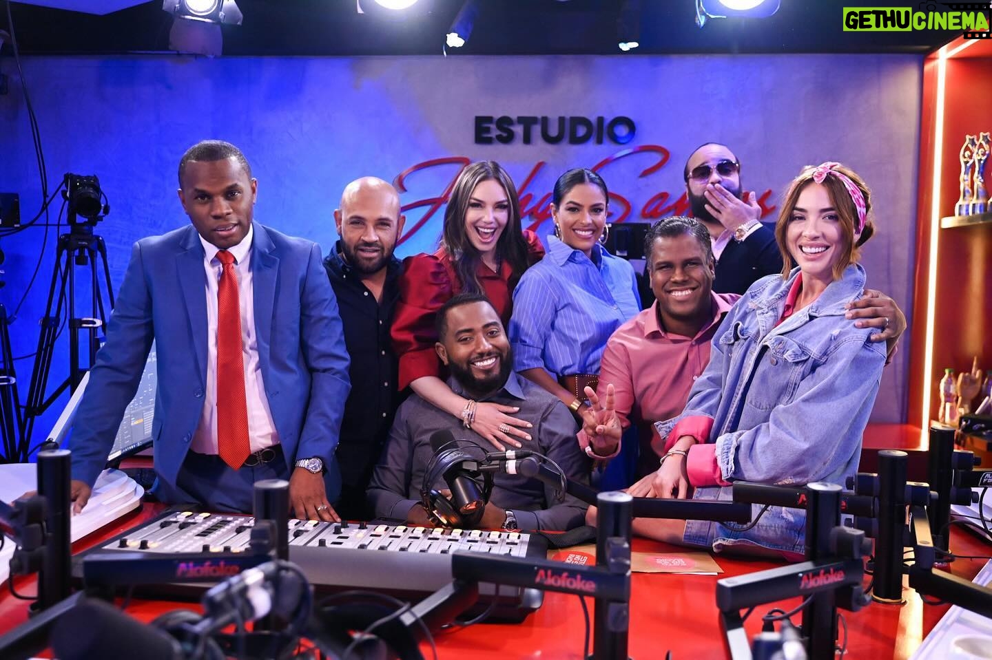 Hony Estrella Instagram - Hace falta @jmartinezbrito 🥺