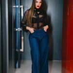 Hony Estrella Instagram - Alegrarse de que le pasen cosas buenas a las personas que quieres, también es hacer el mundo un poquito mejor ✨ 👚Camisa | @angiepolancom 👖Pantalón | @modaholicthestore 📸 Foto | @hillaryhollings_