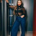 Hony Estrella Instagram - Alegrarse de que le pasen cosas buenas a las personas que quieres, también es hacer el mundo un poquito mejor ✨ 👚Camisa | @angiepolancom 👖Pantalón | @modaholicthestore 📸 Foto | @hillaryhollings_