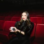 Hony Estrella Instagram - A pocos días de la gran noche de @premiosoberano 🏆 Estoy doblemente agradecida y emocionada por esta nominación a Actriz del Año de Teatro por mi monólogo ‘Pórtate Bien’, una obra que me llenó de mucho orgullo por el gran resultado que logramos junto a mi hermano y director @vicentsant y un maravilloso equipo. Gracias @acroarterd por esta distinción. 📸 | @darecphoto 💄 | @elismesa 👗 @angiepolancom 💥 Styling | @pawlasoto ft @marlonhiraldo