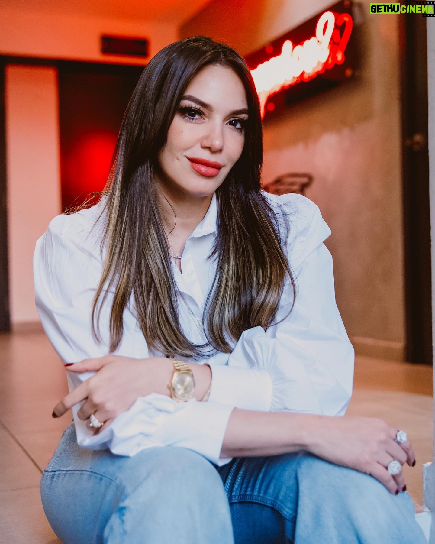 Hony Estrella Instagram - Las joyas adornan la belleza de la mujer @javierthejeweler