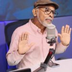 Hony Estrella Instagram - El dominicano lo vuelve a hacer🫠🤣. Aunque a veces nos sentimos dueños de la calle, recordemos que en todo hay normas y el respeto es clave al pedir algo🙄. Puedes disfrutar de la entrevista completa en nuestro canal de YouTube @finanzas_humor 🎥📺.   🔗Enlace en la biografía.  #FinanzasconHumor #FinanzasPersonales #JuanCarlosGuilbe #EladioHernández #HonyEstrella #LarimarFiallo #ErnestoJiménez #FaustoMata #Alofoke #InversiónLatina #LatinoBussines #EmpoderamientoFinanciero #NegociosHispanos #Abogado #Idioma #Español #Dominicano #RepúblicaDominicana #Respeto #Cortesía